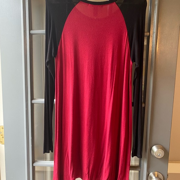 Red and black color block tunic. - Picture 3 of 3